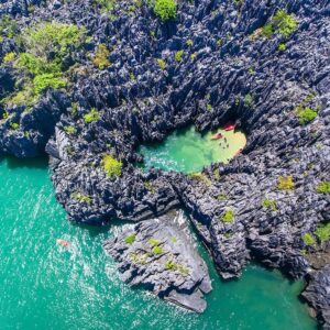 เกาะเขาใหญ่ ปราสาทหินพันยอด