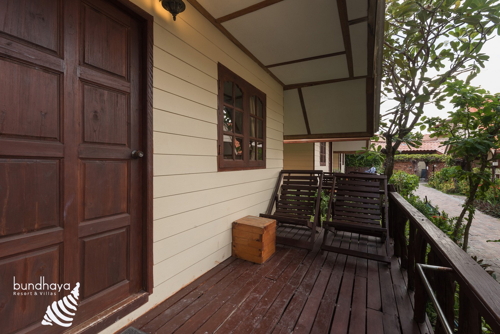Deluxe Bungalow Thumbnail 2