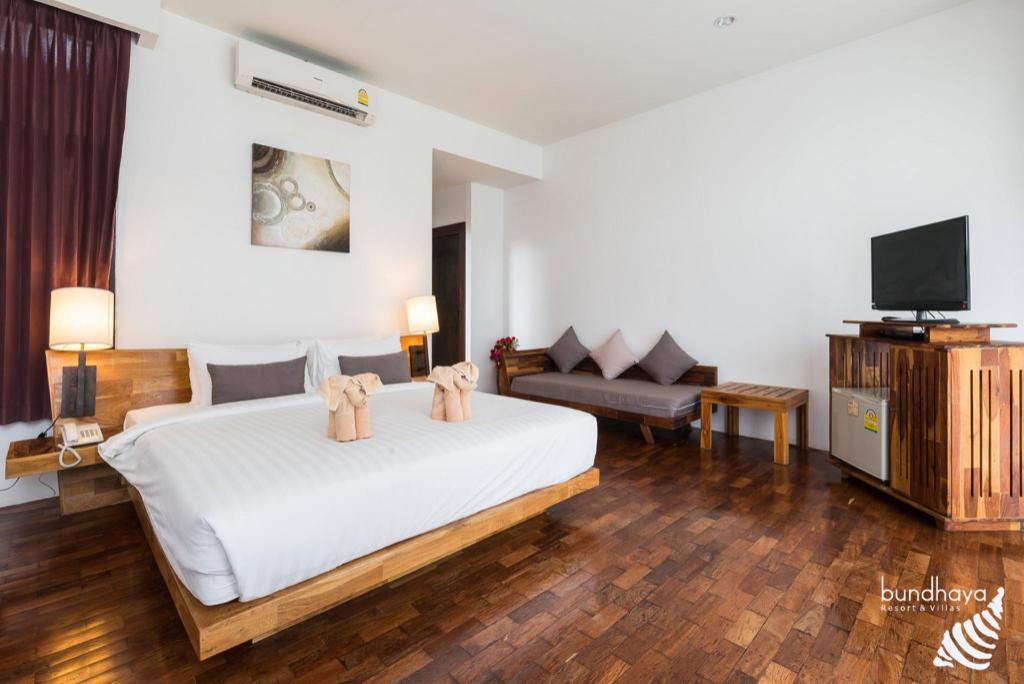 Deluxe Balcony Room