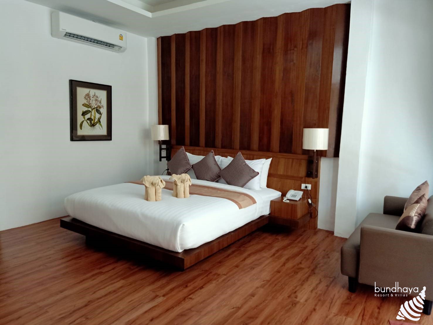 Deluxe Balcony Family Room