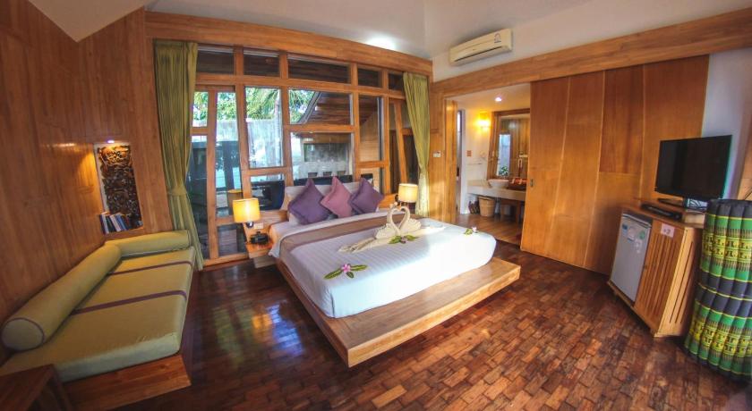 Honeymoon Beachfront Bungalow With Jacuzzi