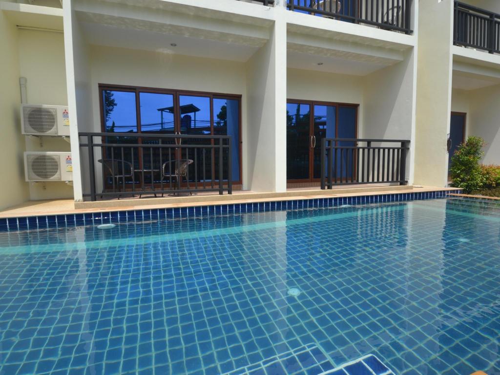Pool Access Thumbnail 4