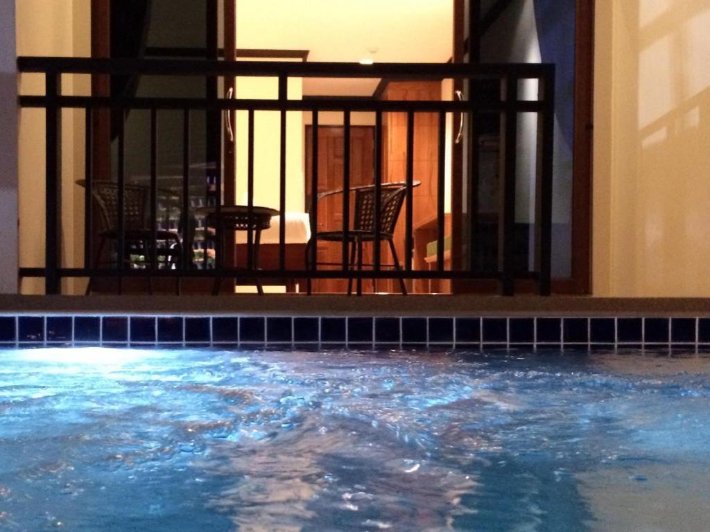 Pool Access Thumbnail 5