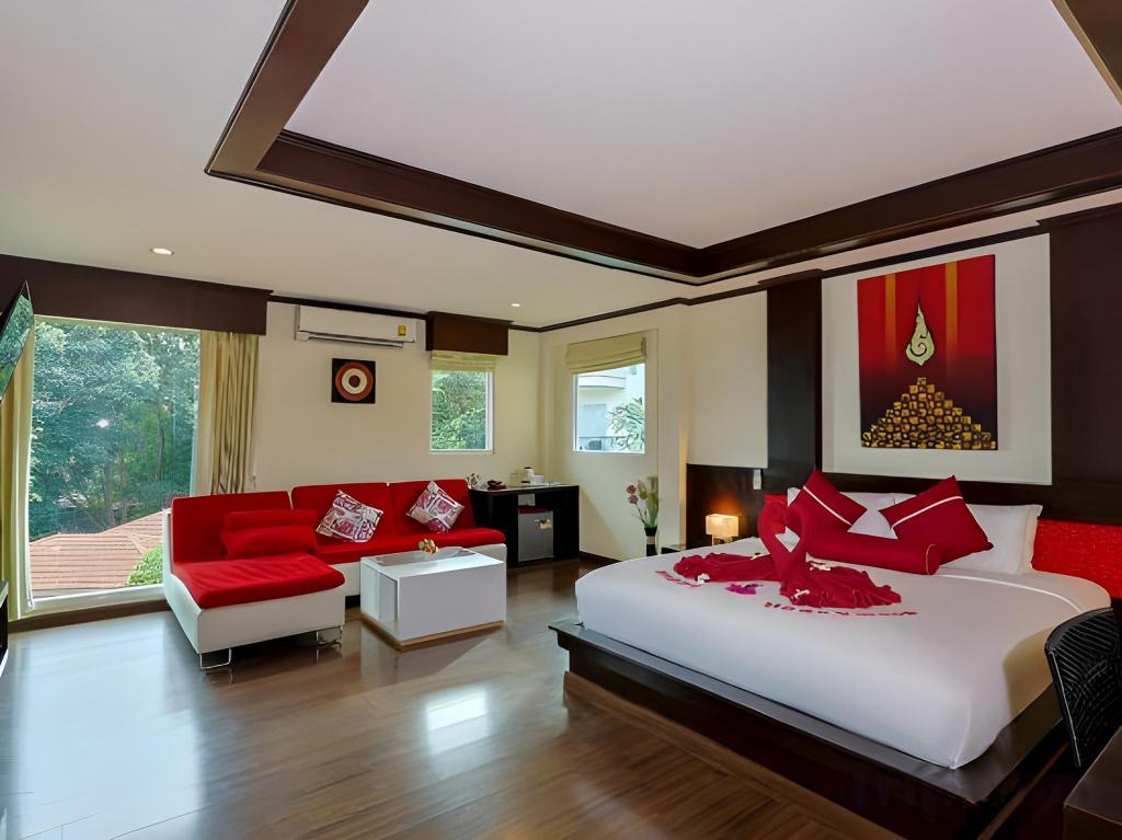 Superior Honeymoon Suite