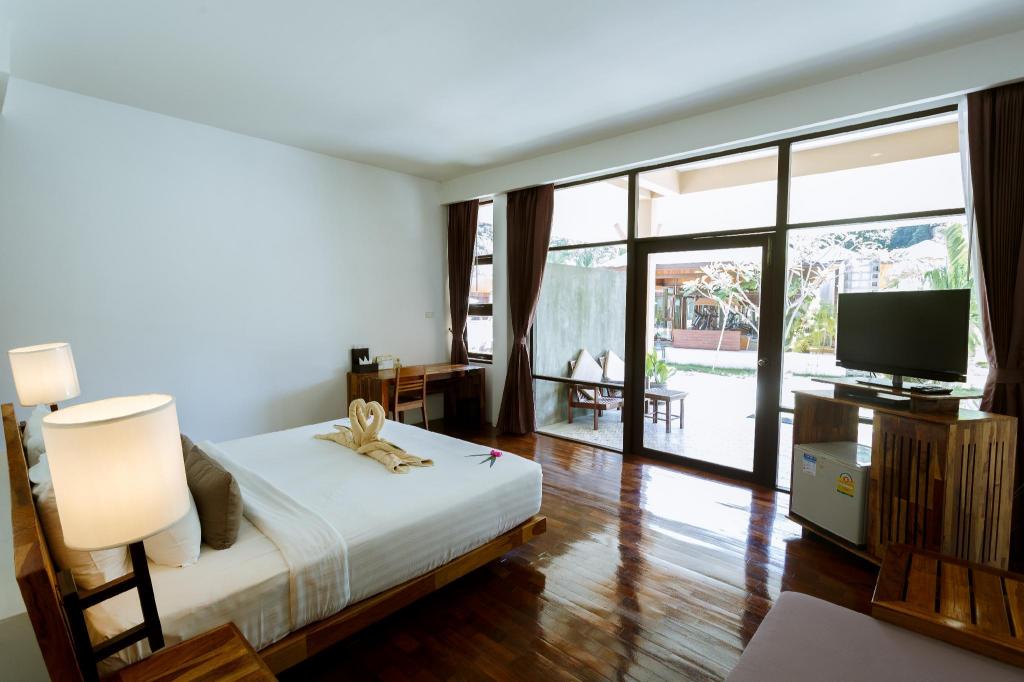 Deluxe Balcony Room