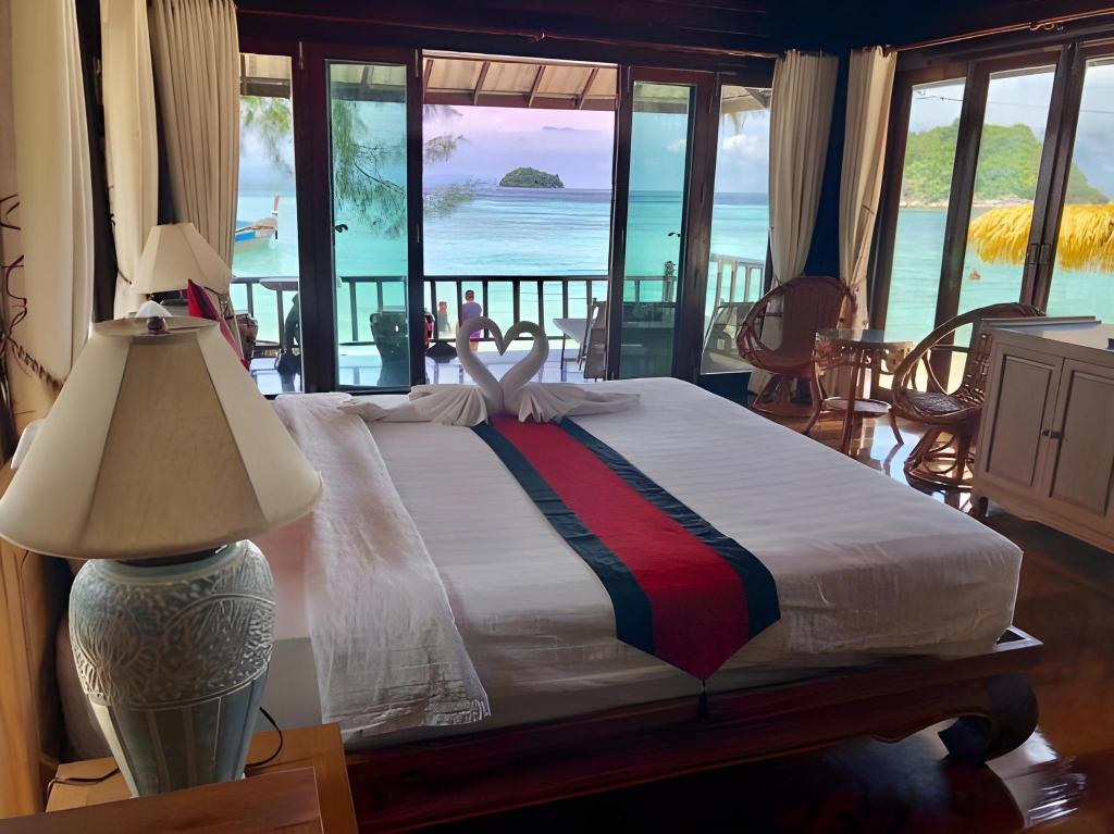 Deluxe Sea View Room