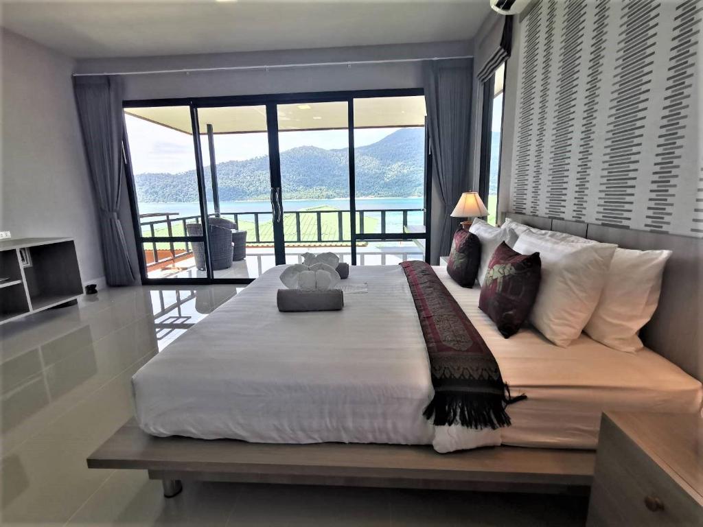 Deluxe Seaview