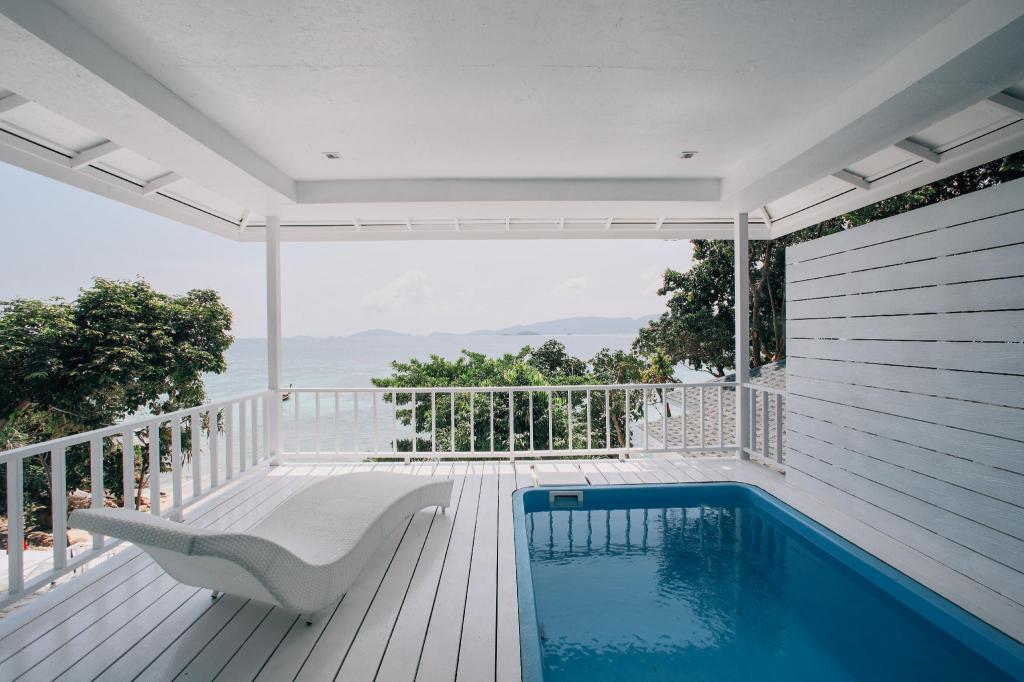 Family Ocean View Thumbnail 5