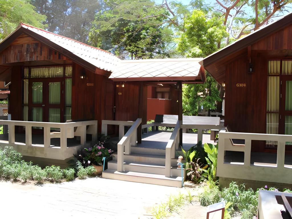 Garden Family Bungalow