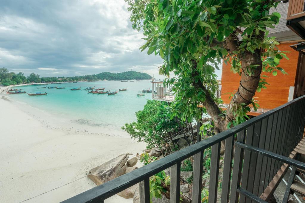 แพ็กเกจห้องครอบครัว เดินทาง 2วัน 1คืน Chareena Hill Beach Resort