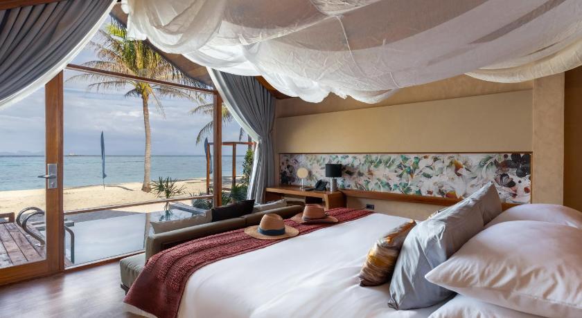 Sun Beachfront Pool Villa